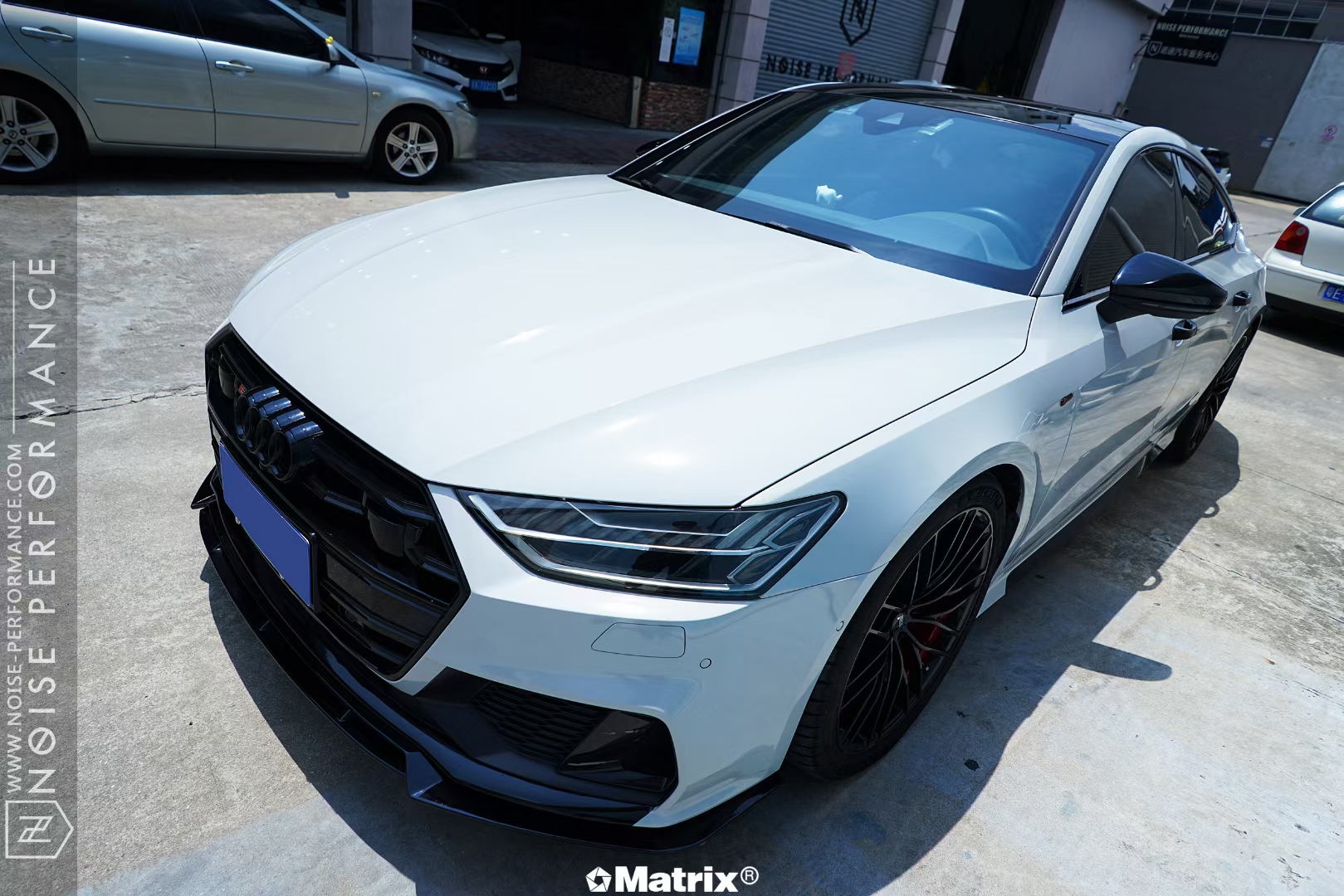 奥迪s7矩阵改色膜亮白,柔和亮眼的视觉效果