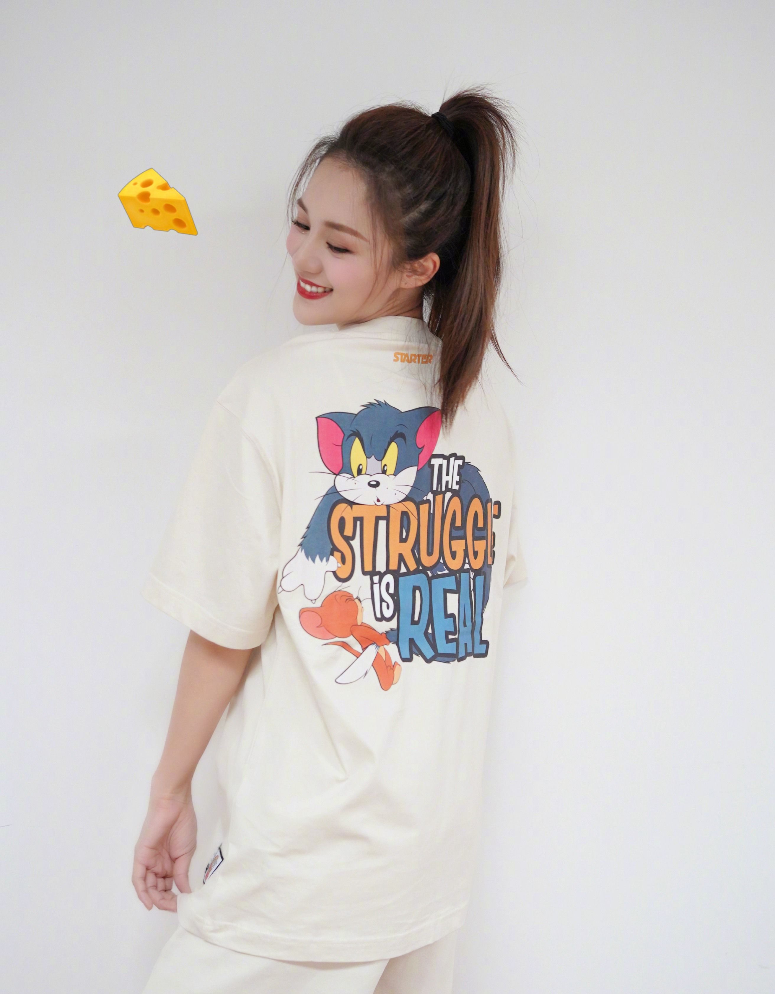 安悦溪白色短裤性感美腿写真