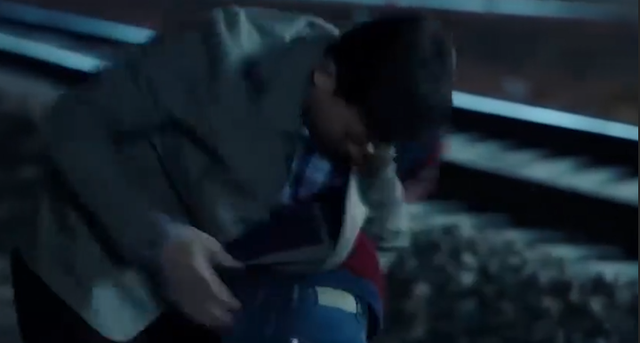 高二女学生易彩虹,帮助10岁陌生弟弟四个月,男子为报恩苦寻26年