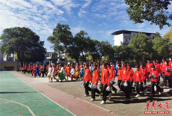 塘市镇中心学校获2022年流峰片中小学阳光体育"大课间"比赛一等奖