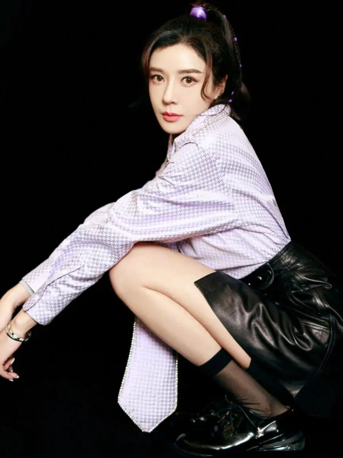 周韦彤穿衬衫也显优雅,身材比例更是优越,难怪能"撩"倒宅男