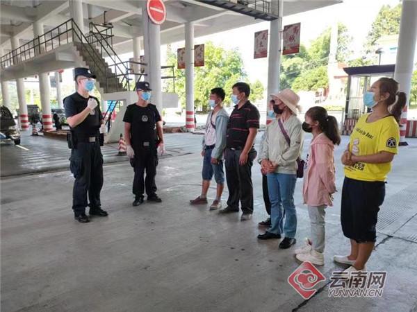 云南木康边境检查站:24小时严查,筑牢边境防控"铁卡"