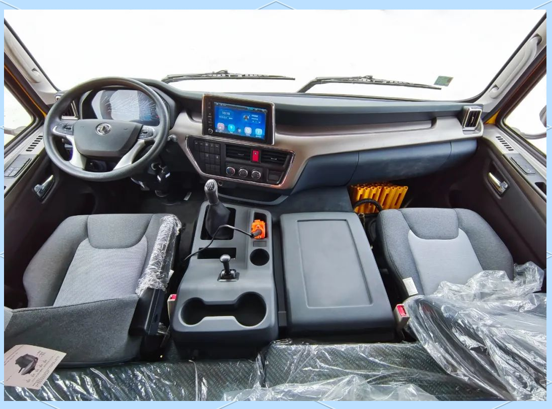 东风华神6x2平板自卸:运输领域的多面手,轻松应对各种场景