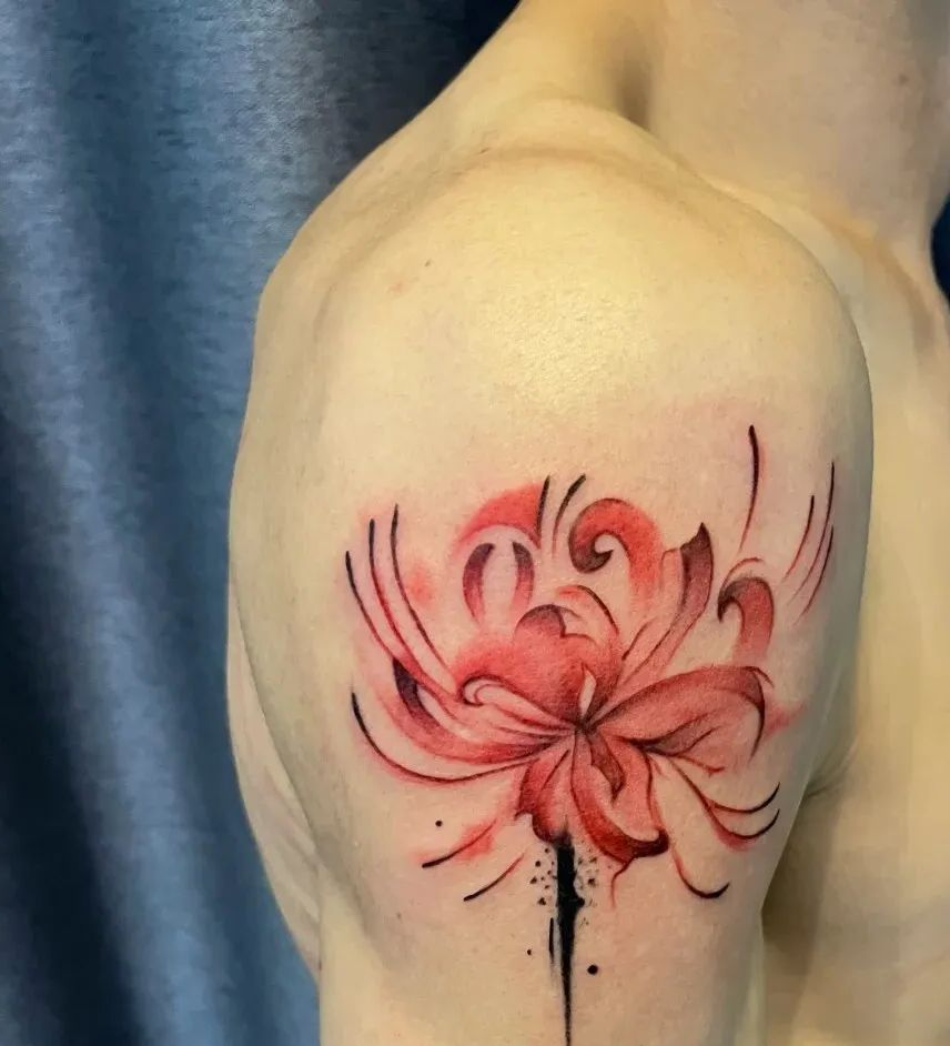 男生纹身推荐:彼岸花图案纹在臂部,展现独特魅力