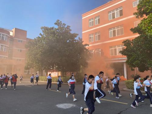 立责于心保安全履职于行促发展——平湖市新埭中学抓实抓细抓好校园