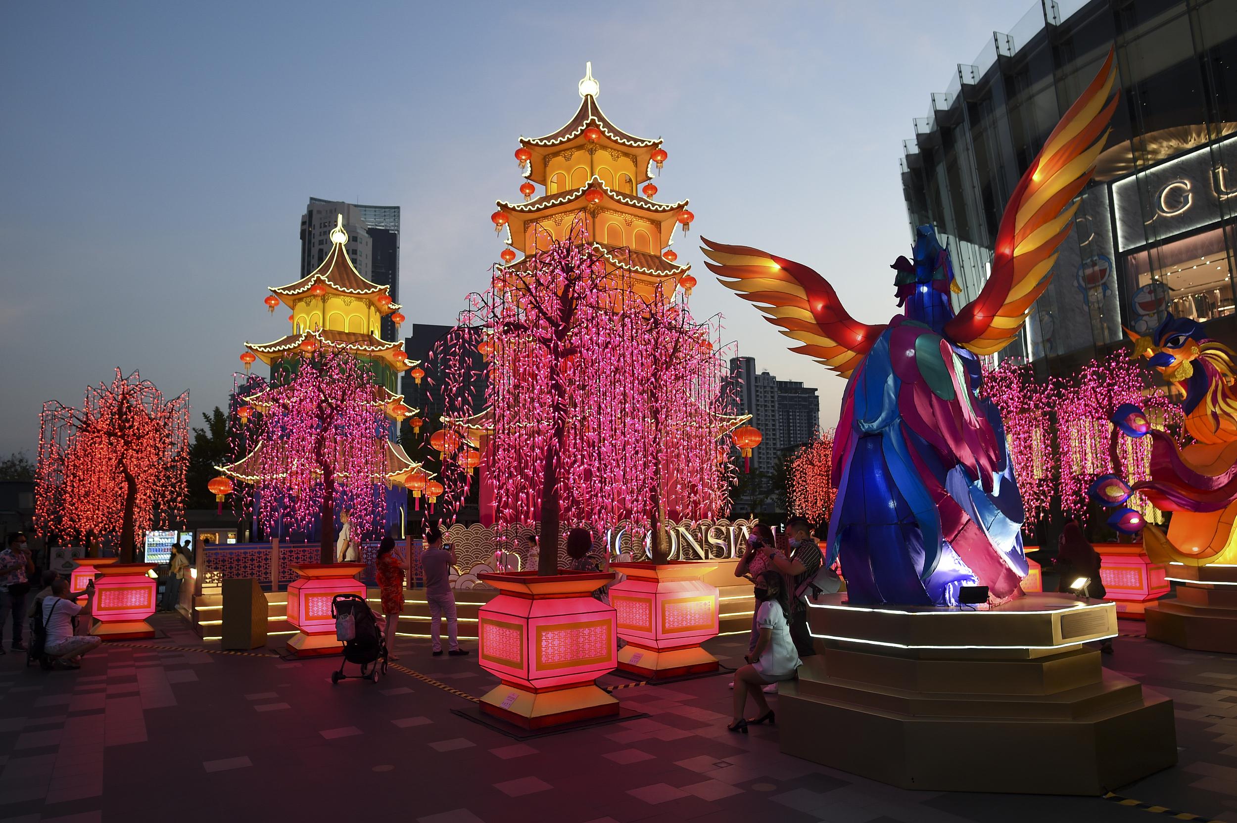 泰国曼谷点亮花灯迎新春