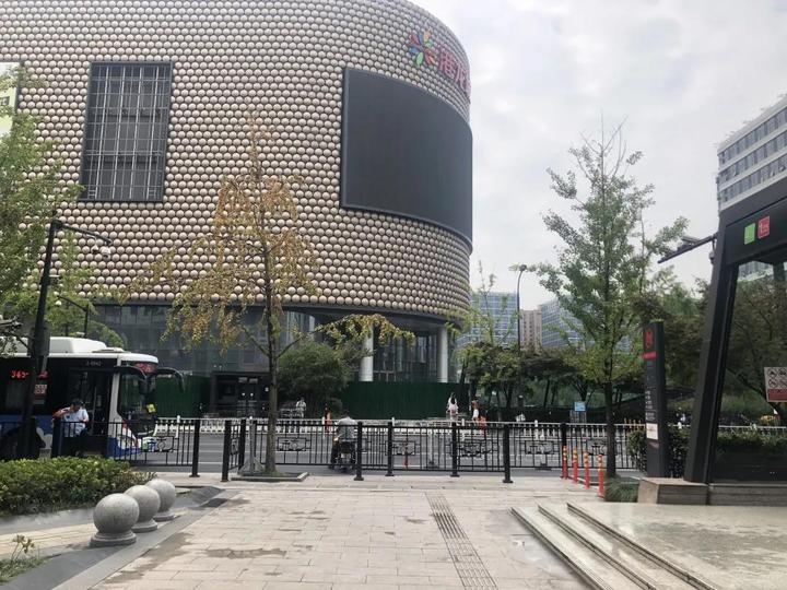 地铁彭埠,长河站出口大变样,是什么让市民赞不绝口?