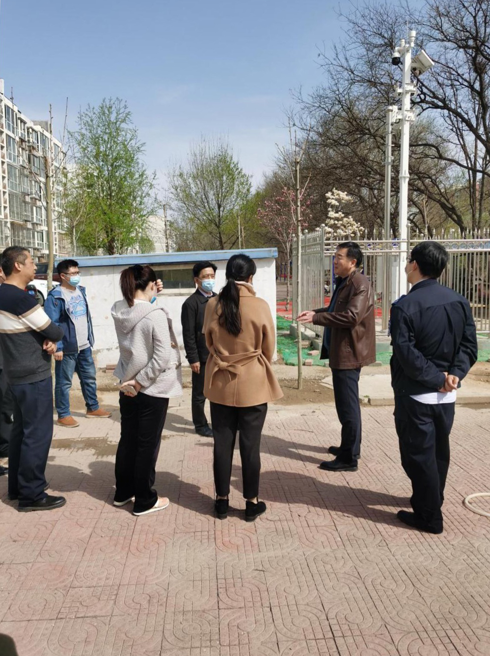 北京市生态环境监测中心副主任安欣欣带队到回天地区高密度点位进行