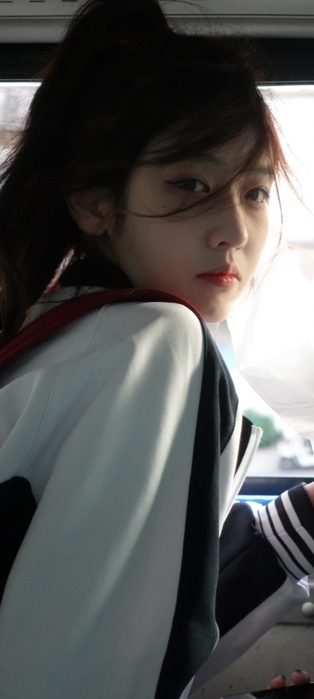 美女壁纸|穿校服美女佘颖欣蛇姐手机高清壁纸