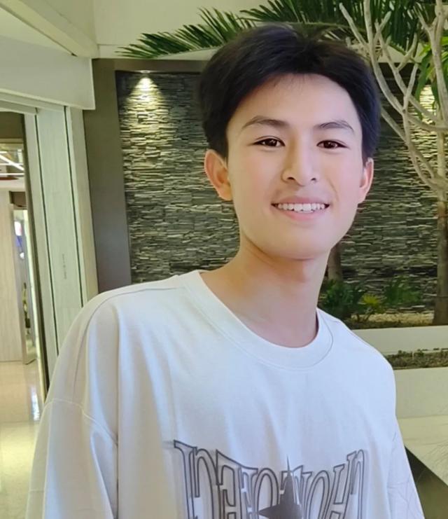 喜报|玉山一中又有两位同学被录取为空军飞行学员