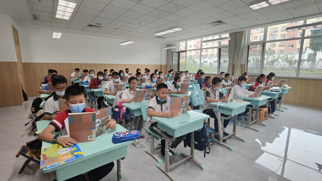 新学期探新校丨历时四年,青岛君峰路中学惊艳亮相,计划用三年时间办成