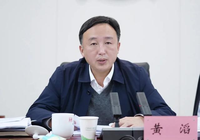 黄滔主持召开市政府常务会议 研究乡村建设,疫情防控,安全生产,中小学