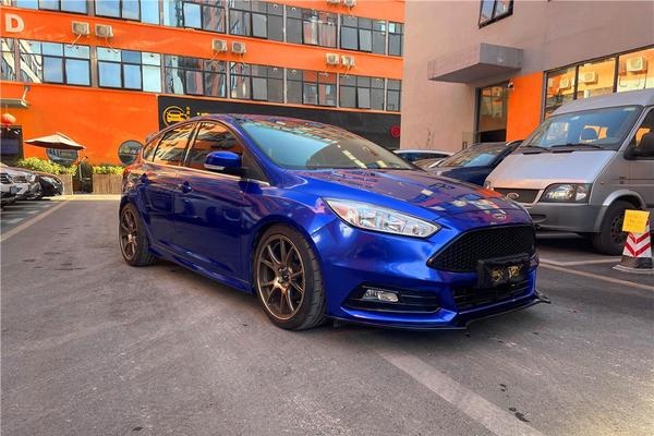 汽车贴膜-福特福克斯贴膜改色|ax波尔蒂芒蓝