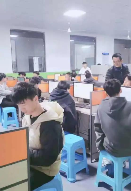 「华科之星」王颖超老师——学贵得师,亦贵得友