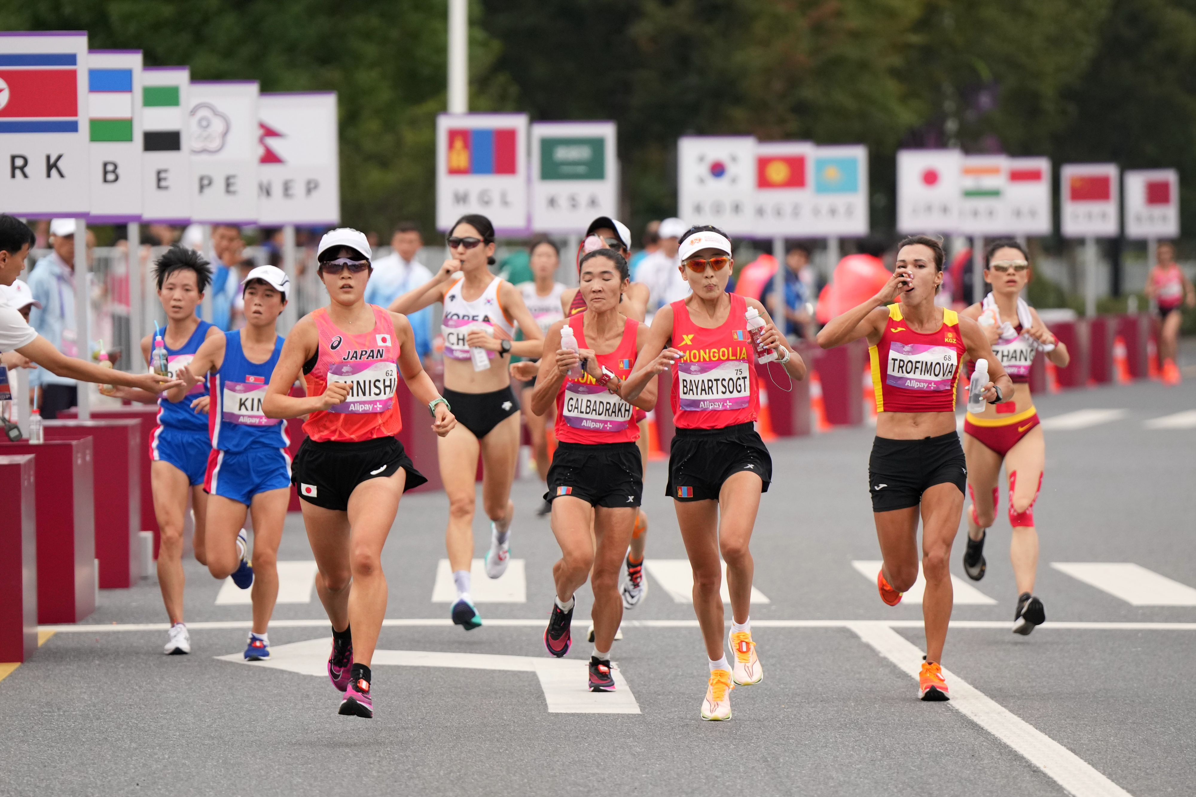 田径——女子马拉松决赛赛况(4)