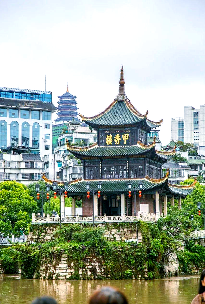 探秘贵阳甲秀楼:领略历史文化的独特魅力