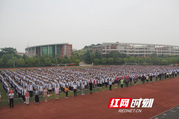 永州四中举行新学期第一次升国旗仪式