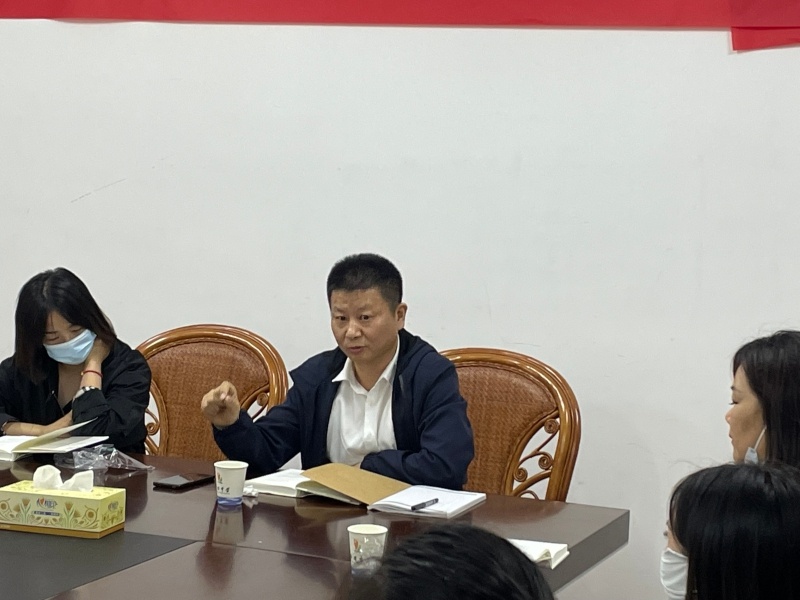 奉港中学开展家长读书会活动