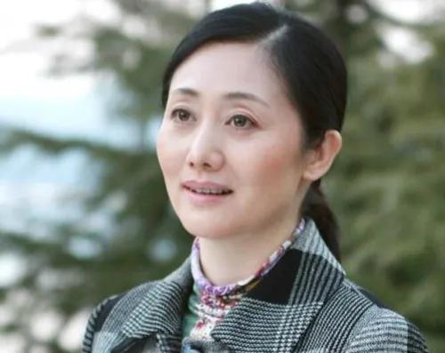 赵丽娟:靠"令妃娘娘"大火,为拍戏不要孩子,57岁女儿刚满19