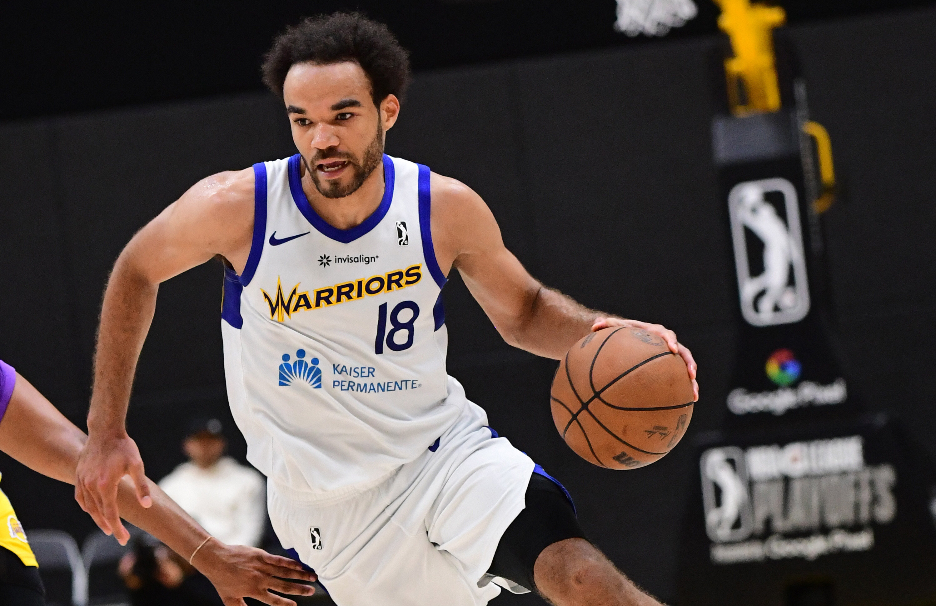 官宣:勇士正式签约后卫杰罗姆-罗宾逊