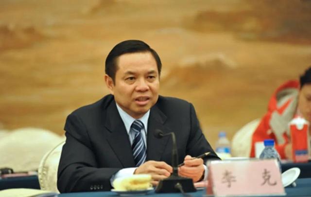 广西人大副主任李克:三十九岁升副部,退休还是副部