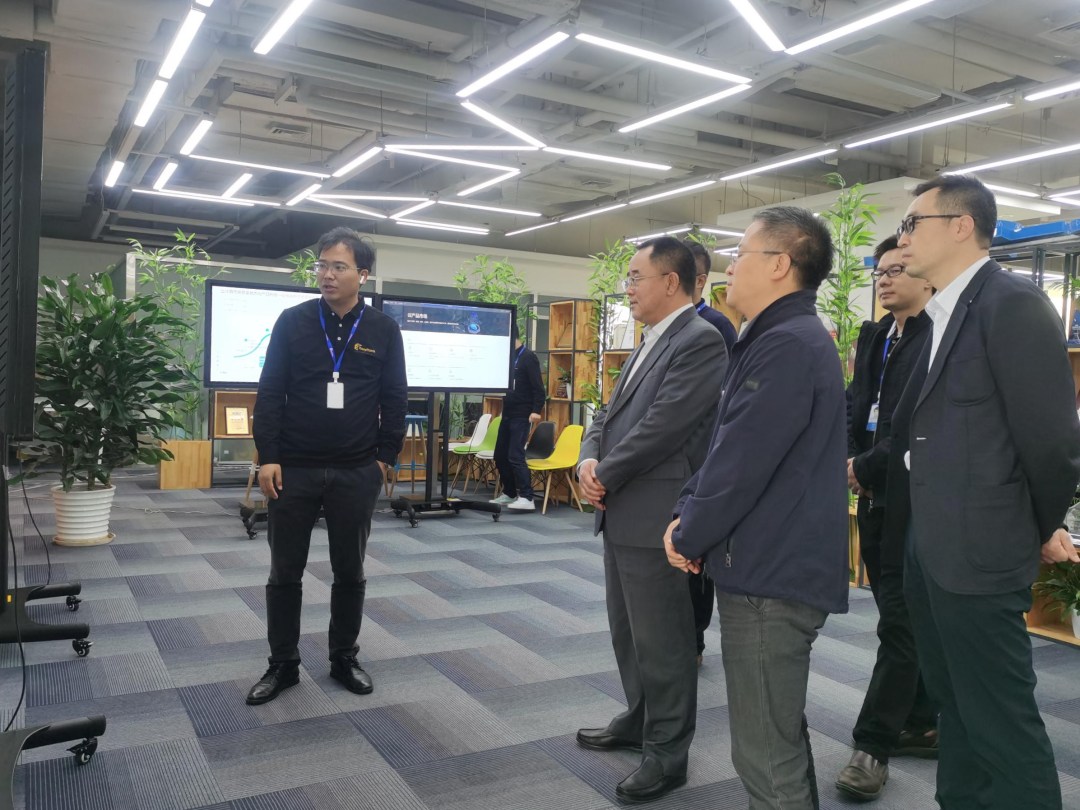 中国电子副总经理刘眉玄一行考察易捷行云easystack