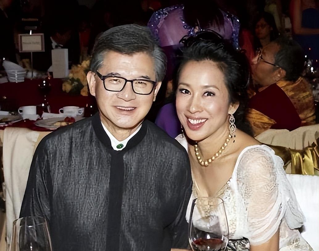 朱玲玲的烦恼:二儿子霍启山40岁未婚,小儿子霍启仁35岁游戏人间