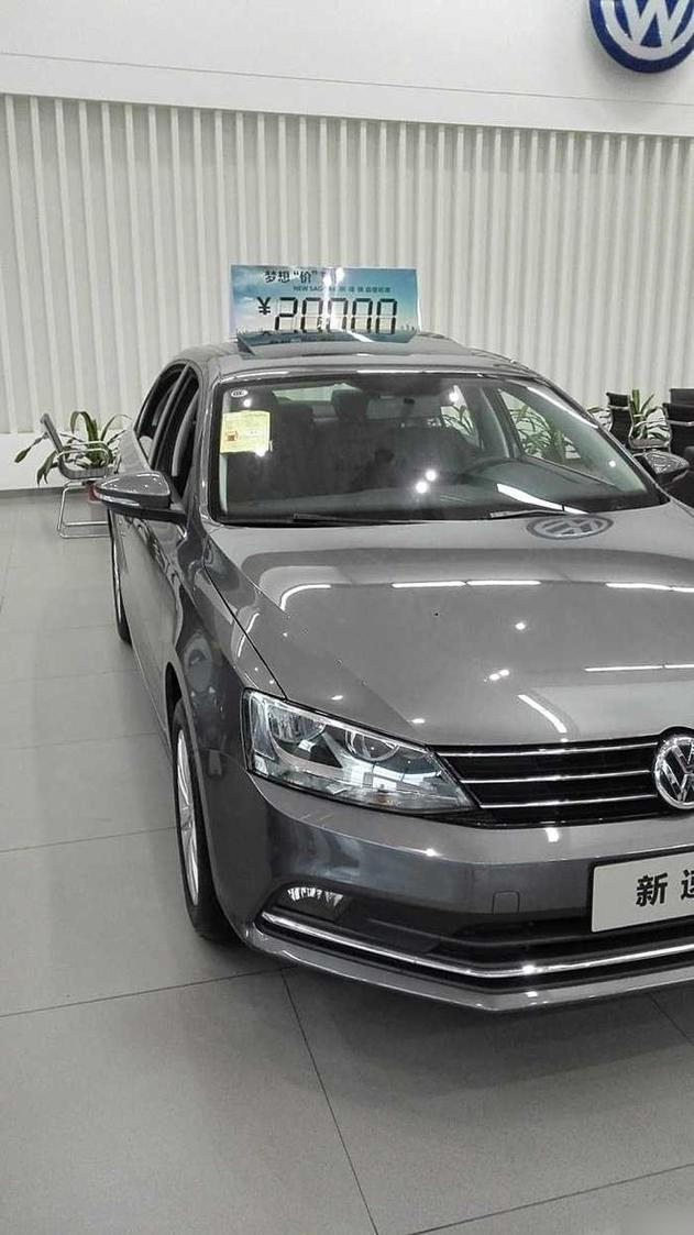 宝来灰色漆和白色漆的优劣比较?这两种颜色对车辆外观有何影响?