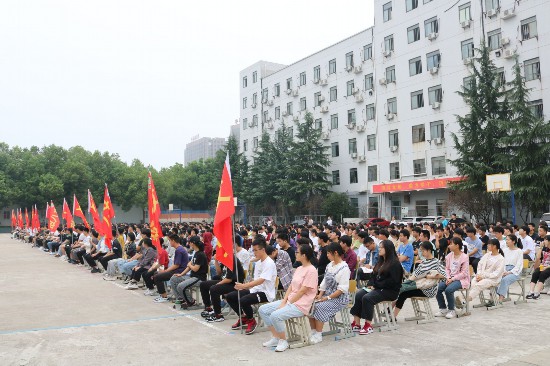 合肥龙翔高复学校举行2020届开学典礼暨表彰大会