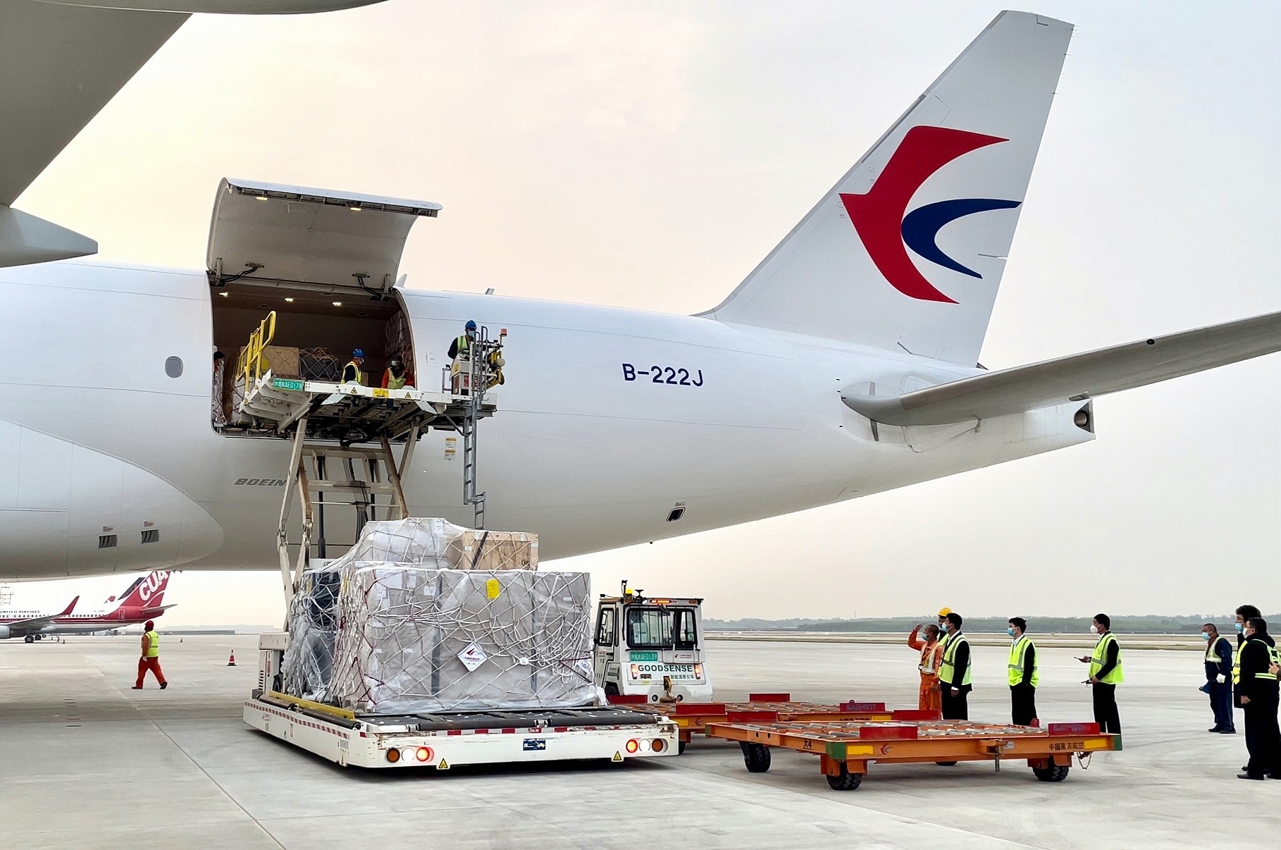 首班!东航物流成功执行北京大兴国际机场首个全货机国际航班