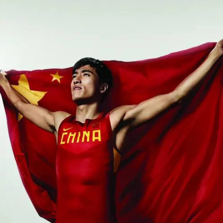 吴艳妮100米跨栏新冠军,好身材遮不住,刘翔是她永远的信仰