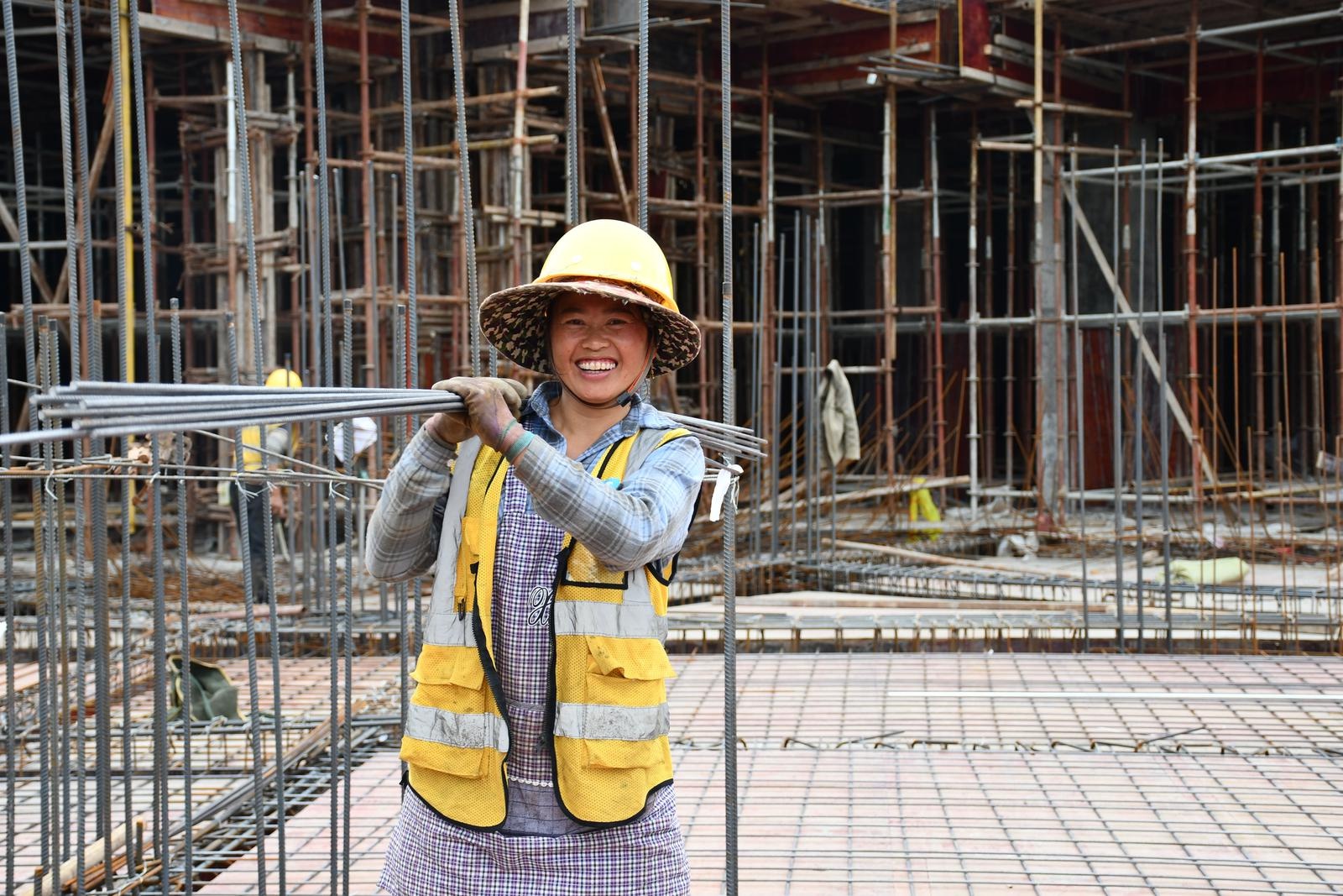 城厢:建筑女工的"花"样三八节