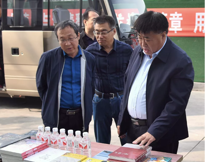 鞠世闻就重点项目建设进行督导调研