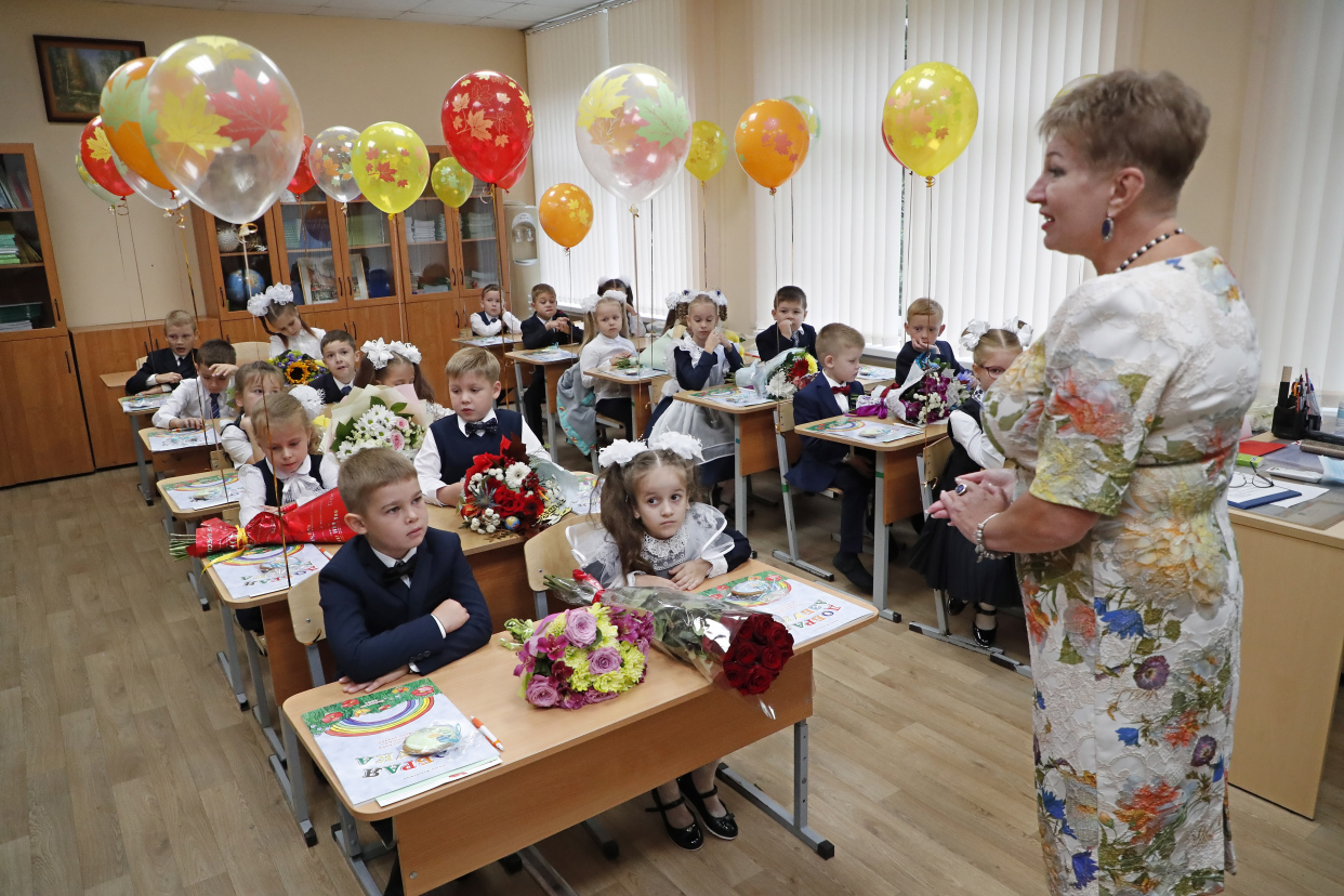 (4)俄罗斯:新生开学