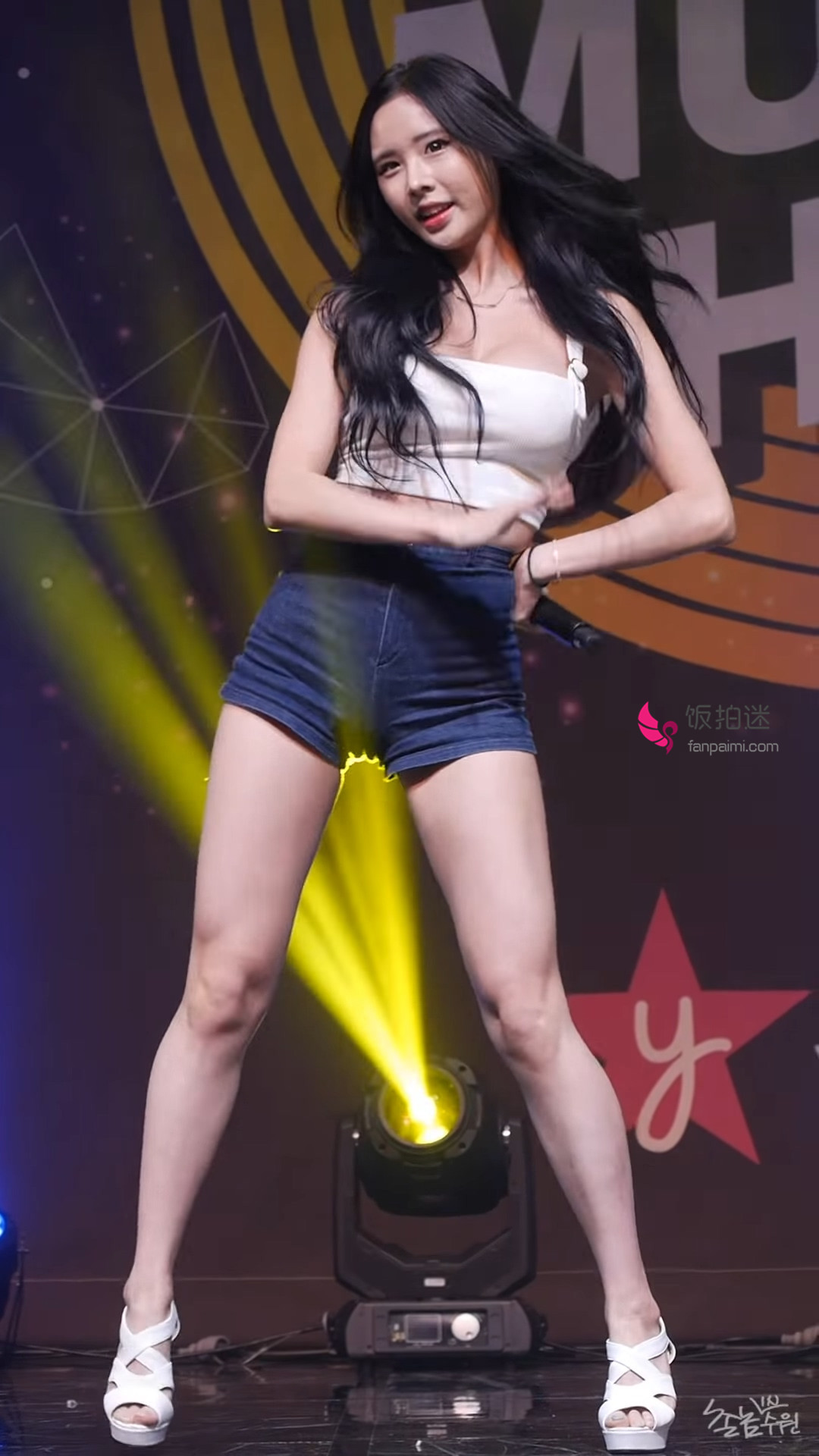 韩国火箭少女,性感诱惑黑丝,网友直呼顶不住