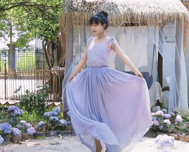 李子柒用"葡萄皮"给自己做裙子,看到成品真的跪了,姐姐的手不是