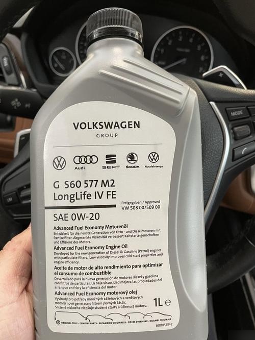 我本人长期使用0w标号的机油,具体品牌是原料全进口的gt魔力红机油.