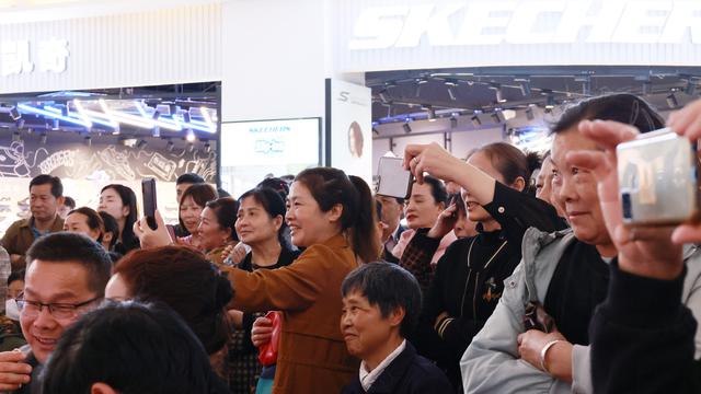 观盛世美景赏五月花红记监利市曲艺家协会百晟广场庆五一文艺晚会