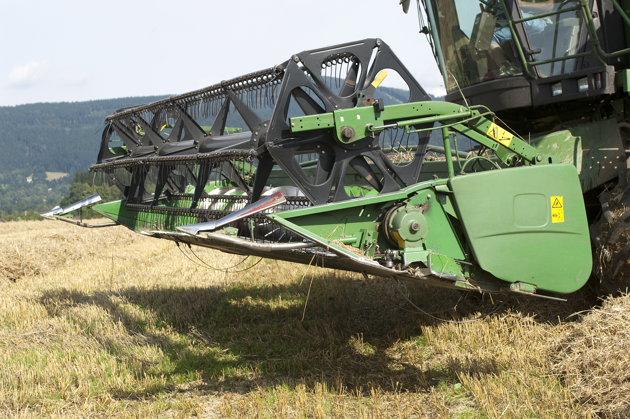 意大利道依茨法尔玉米收割机进口报关中检代理所需资料以及流程