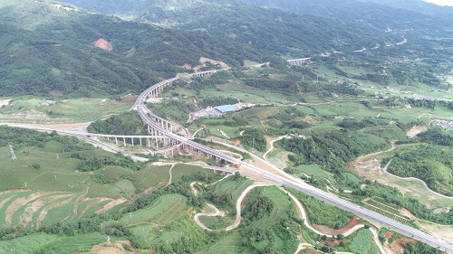 云南腾陇高速公路将于7月31日通车
