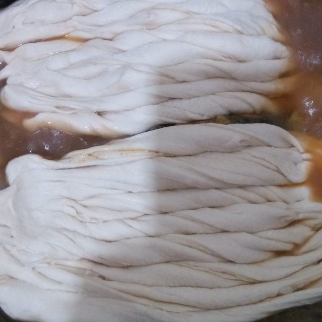 鱼锅卷子一锅鲜,肉质鲜嫩入味,端上桌都抢着吃