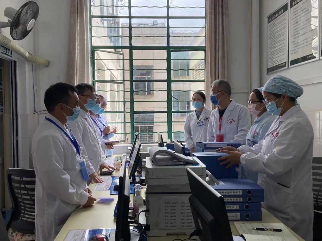 镇沅县人民医院危重孕产妇和危重新生儿救治中心通过省级验收