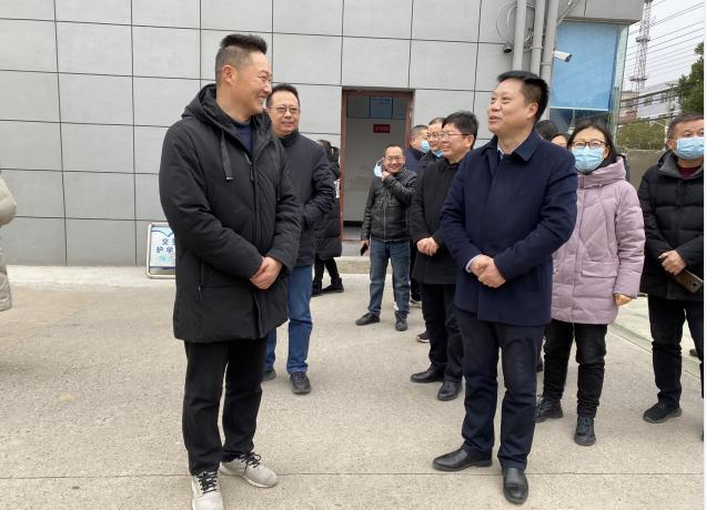 掇刀区教育局局长黎永丹一行莅临麻城中学检查开学筹备工作