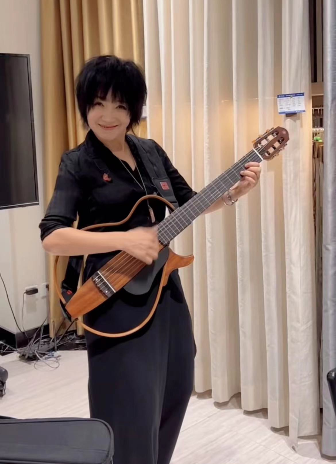 斯琴格日乐露面讽刺刀郎,言含深意似不屑,臧天朔去世她单身至今