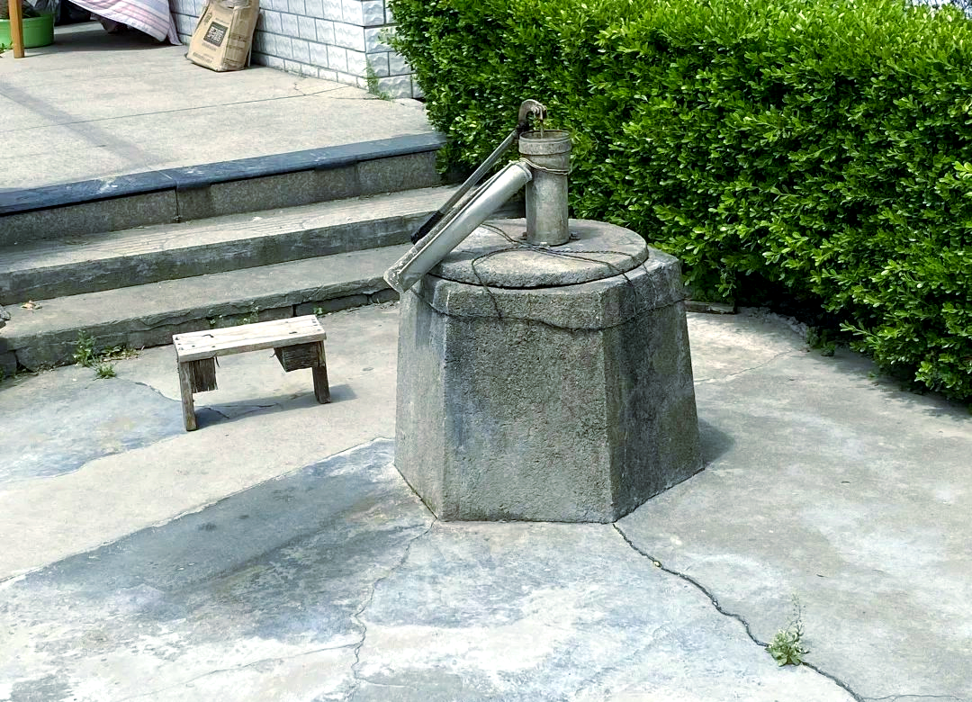 压水井的工作原理及其在北场社区的广泛使用