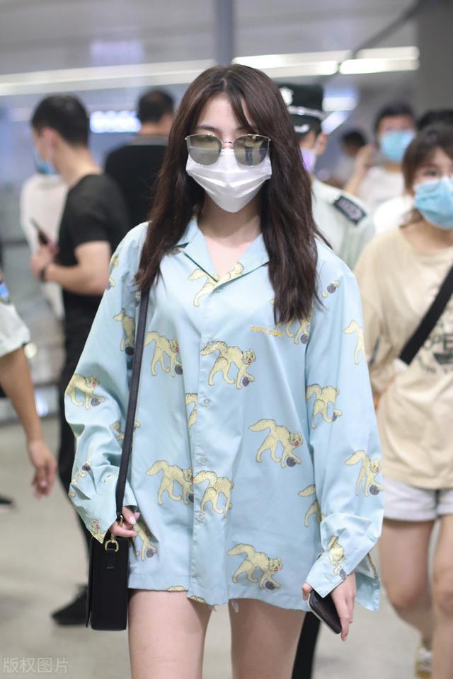 刘人语现身机场,小姐姐玩下体消失的高手