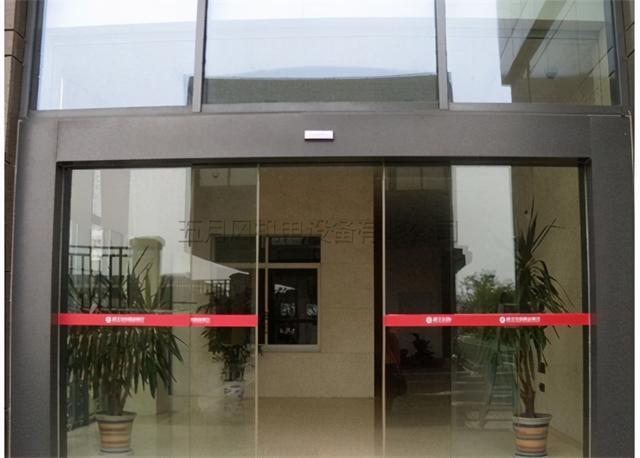 自动感应门一直在开关怎么回事