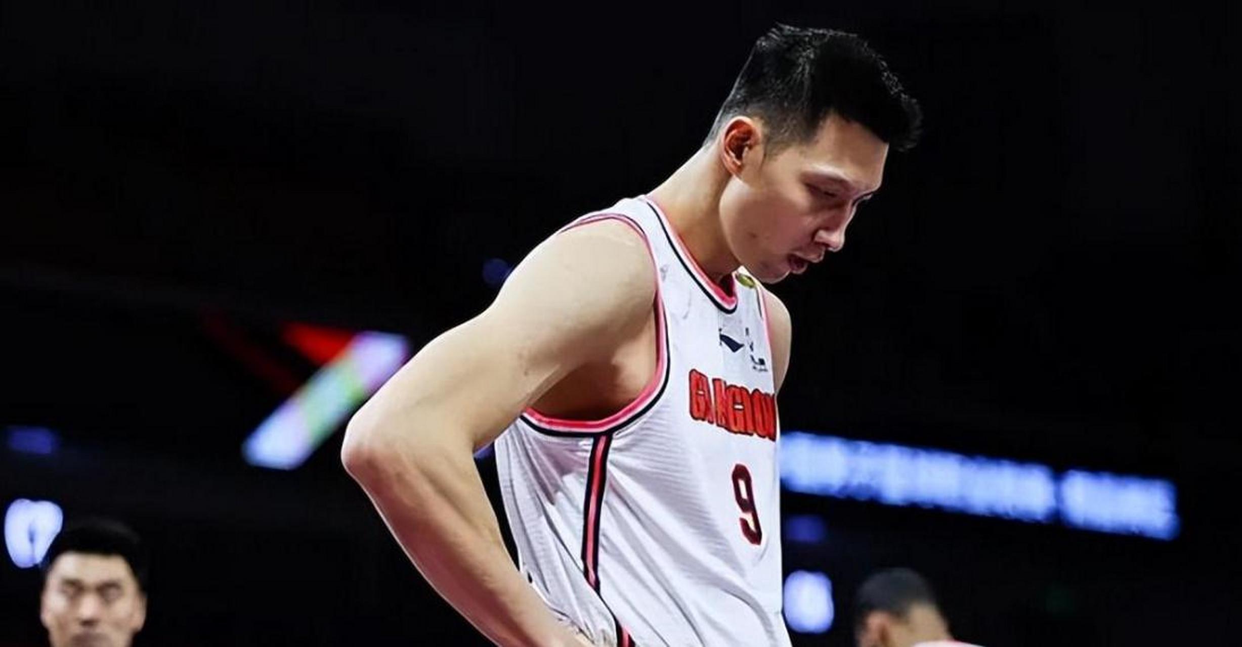 来自易建联的无情一击,广东再办蠢事 近日,广东男篮在cba季后赛中遭遇