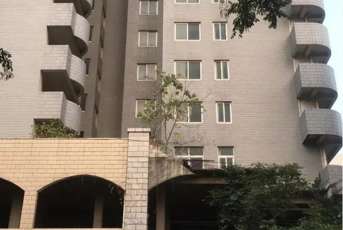 南阳卧龙路一20多年烂尾楼——碧源花园正式复工