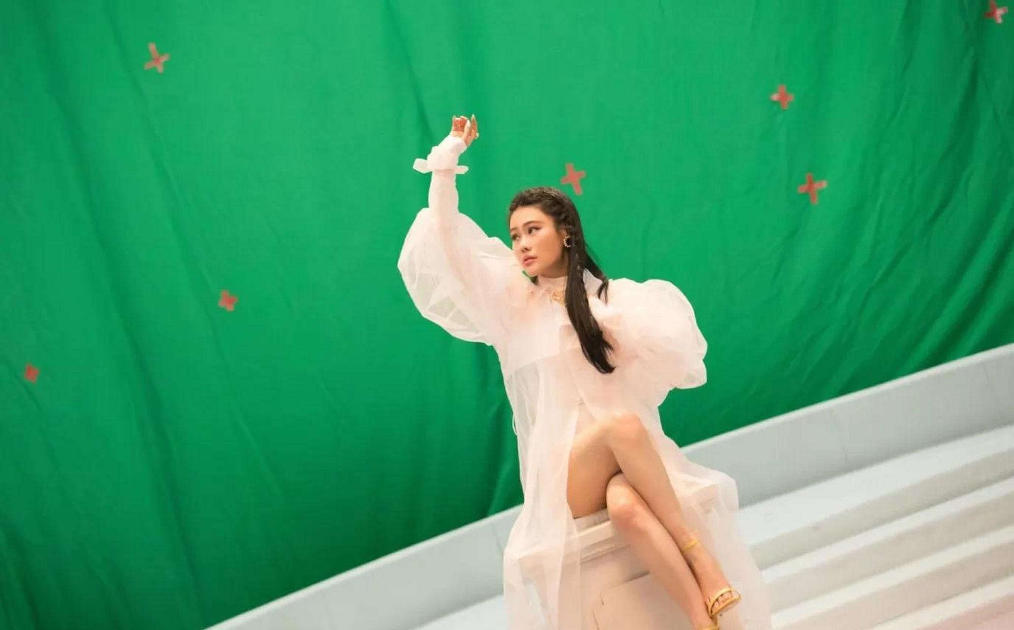 歌手 ~袁娅维美腿性感jio